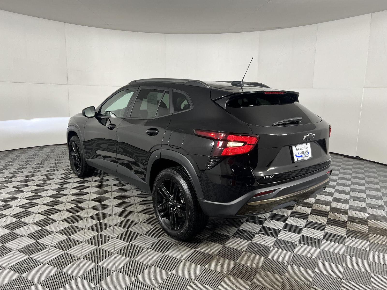Used 2025 Mosaic Black Metallic Chevrolet ACTIV image 6