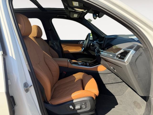 Used 2024 White BMW xDrive40i image 12