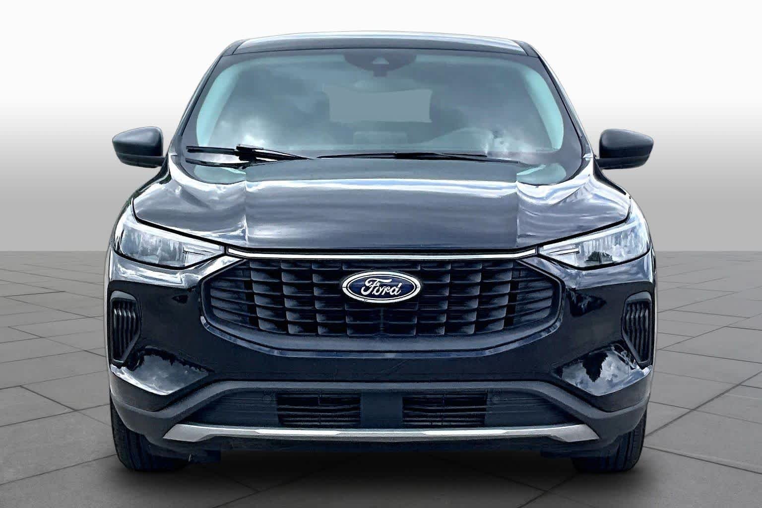Used 2025 Agate Black Metallic Ford Active image 4