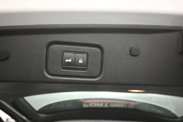 Used 2022 White Nissan SL image 13