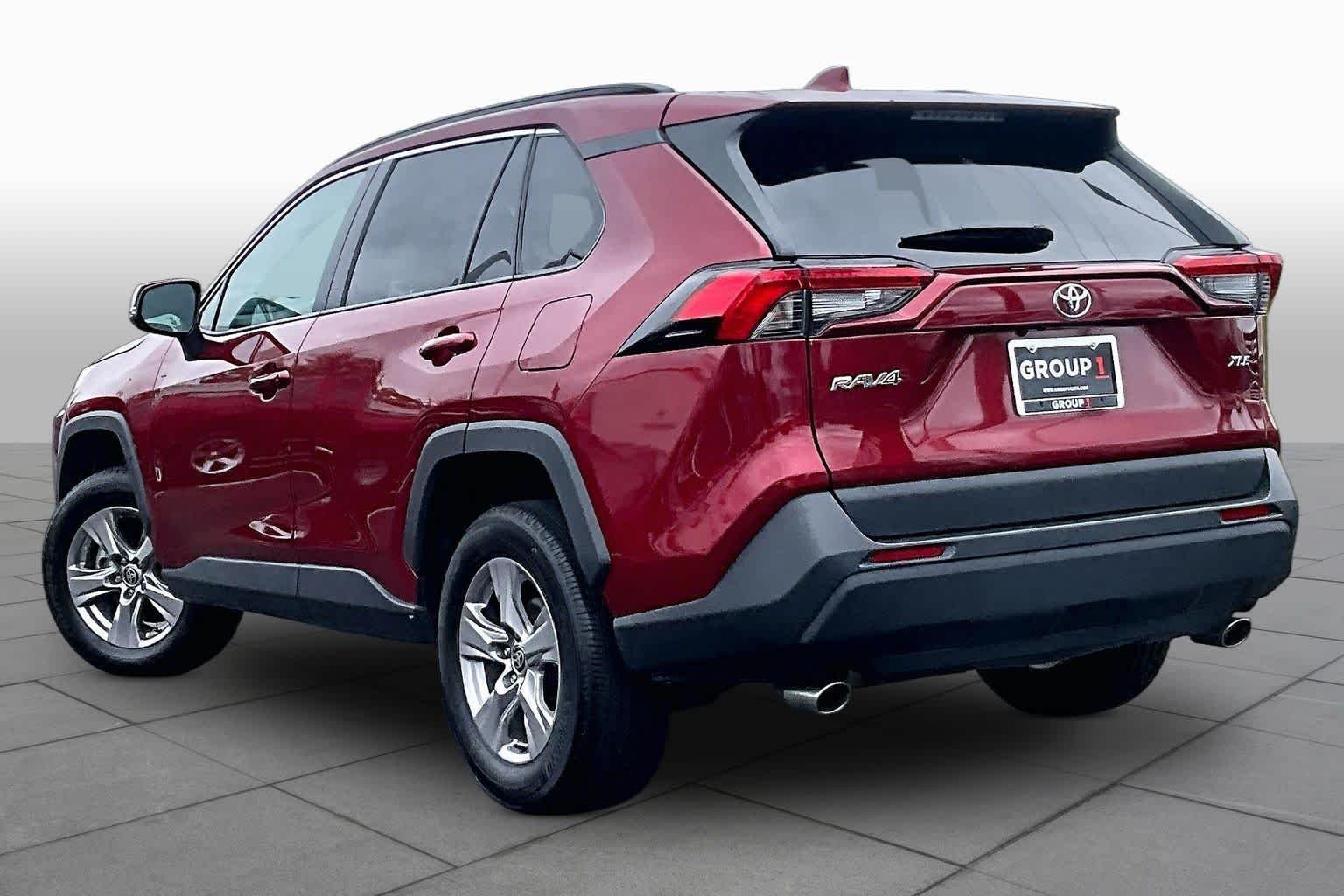 Used 2025 Ruby Flare Pearl Toyota XLE image 12
