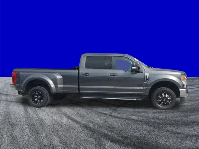 Certified Used 2020 Magnetic Metallic Ford Lariat image 3