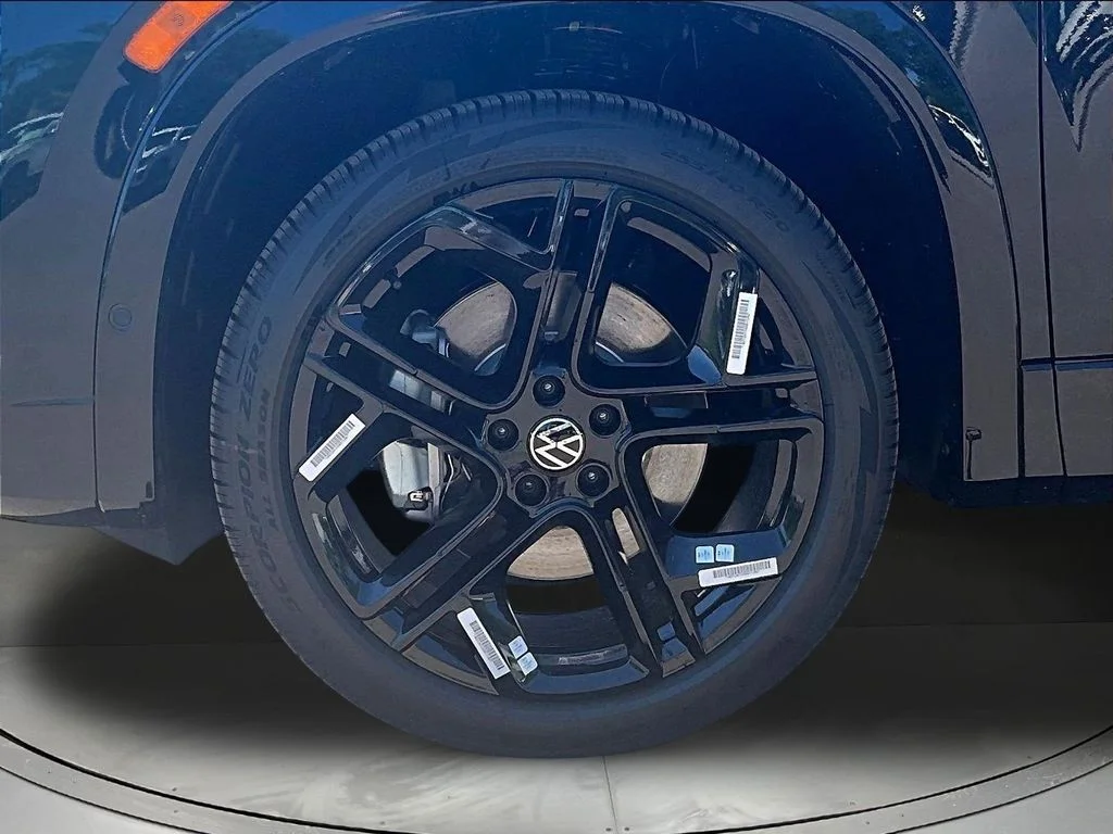New 2026 Deep Black Pearl Volkswagen 2.0T SE R-Line Black image 13