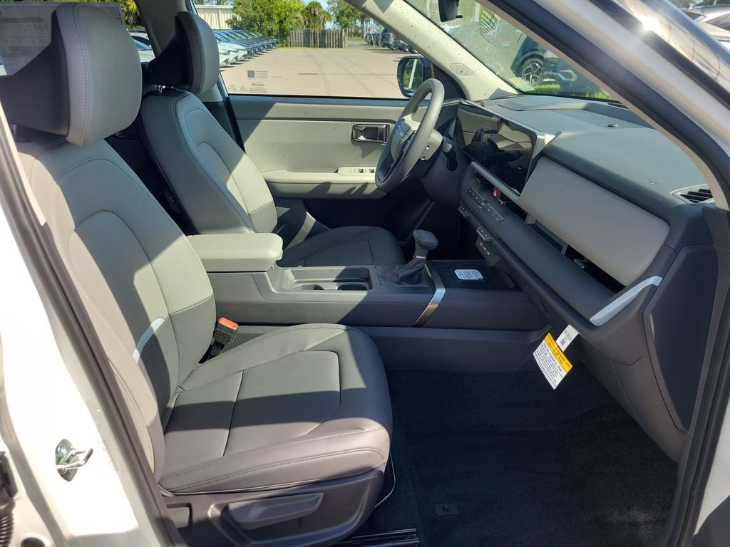 New 2027 Snow White Pearl Kia EX image 7