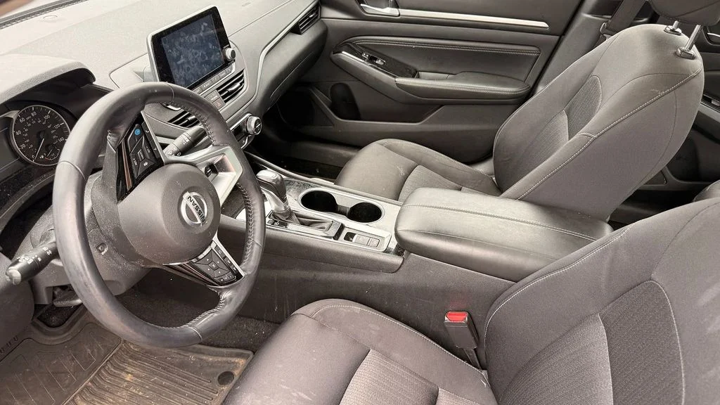 Used 2020 Black Nissan 2.5 SV image 3