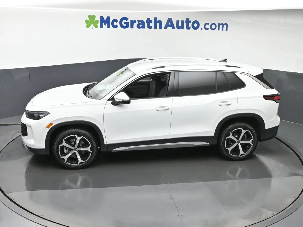 New 2026 White/off-white Volkswagen SE image 21