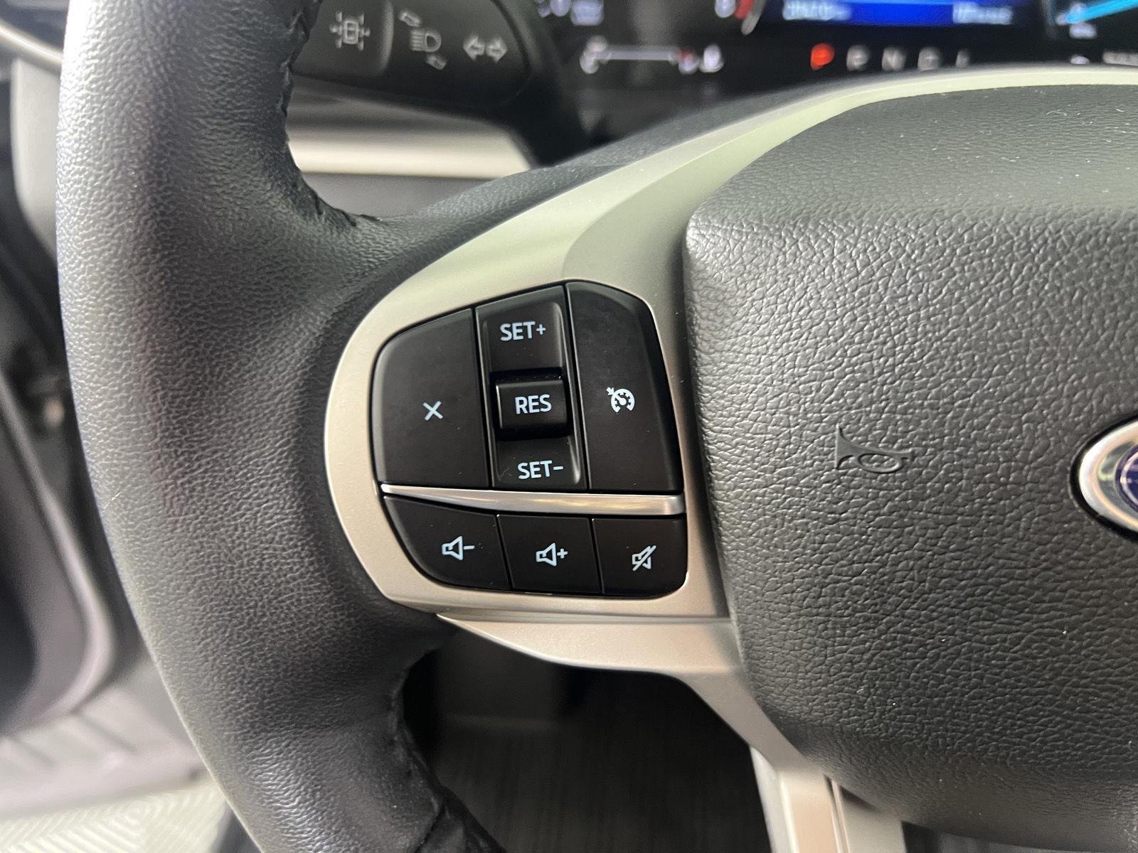 Used 2023 Iconic Silver Ford XLT image 15