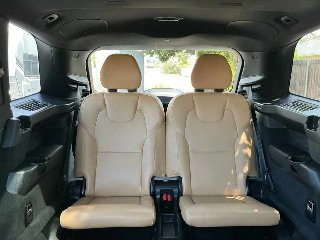 Used 2018 White Volvo T6 Momentum image 28
