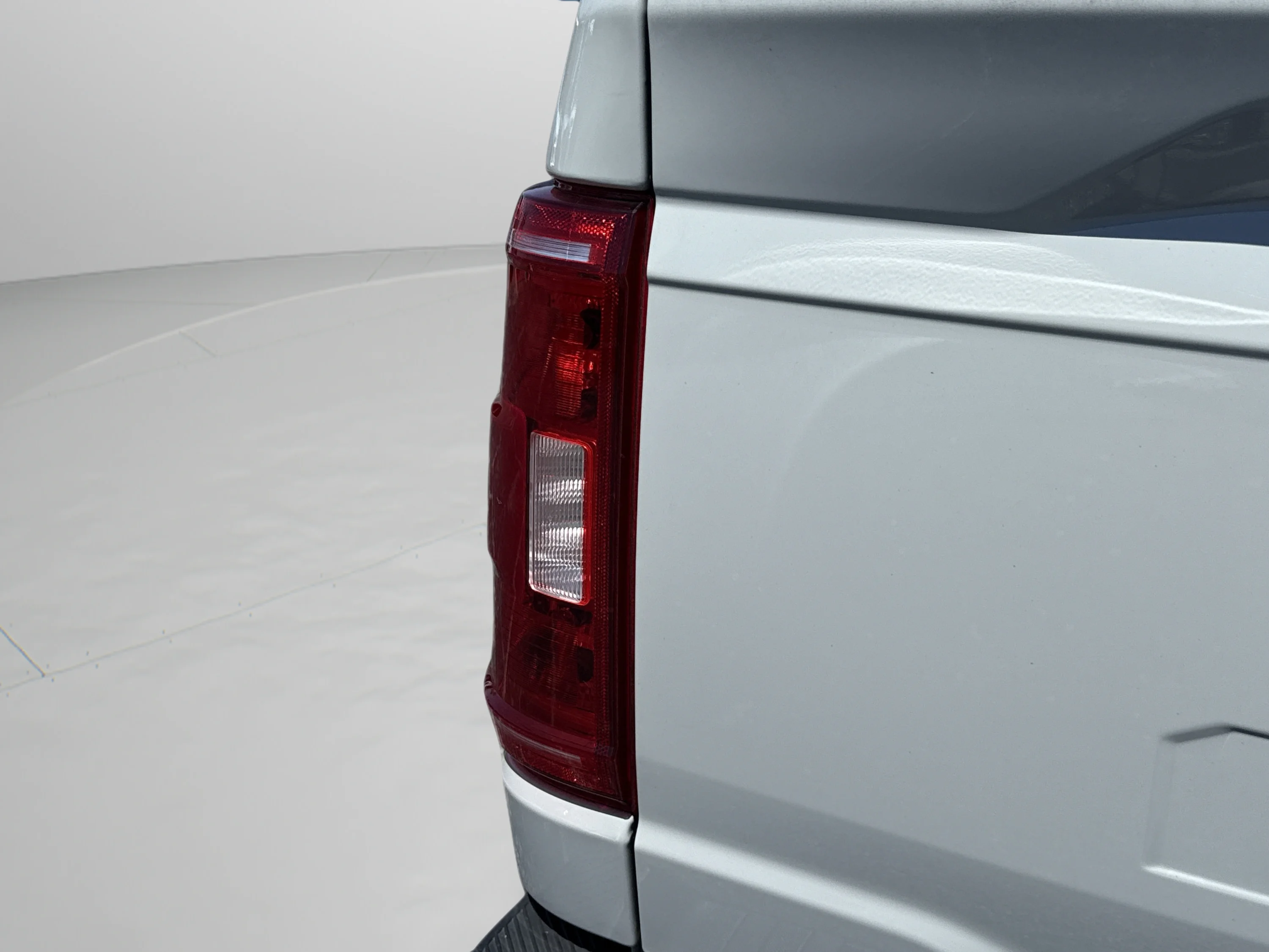 Used 2023 Avalanche Gray Ford XLT image 46