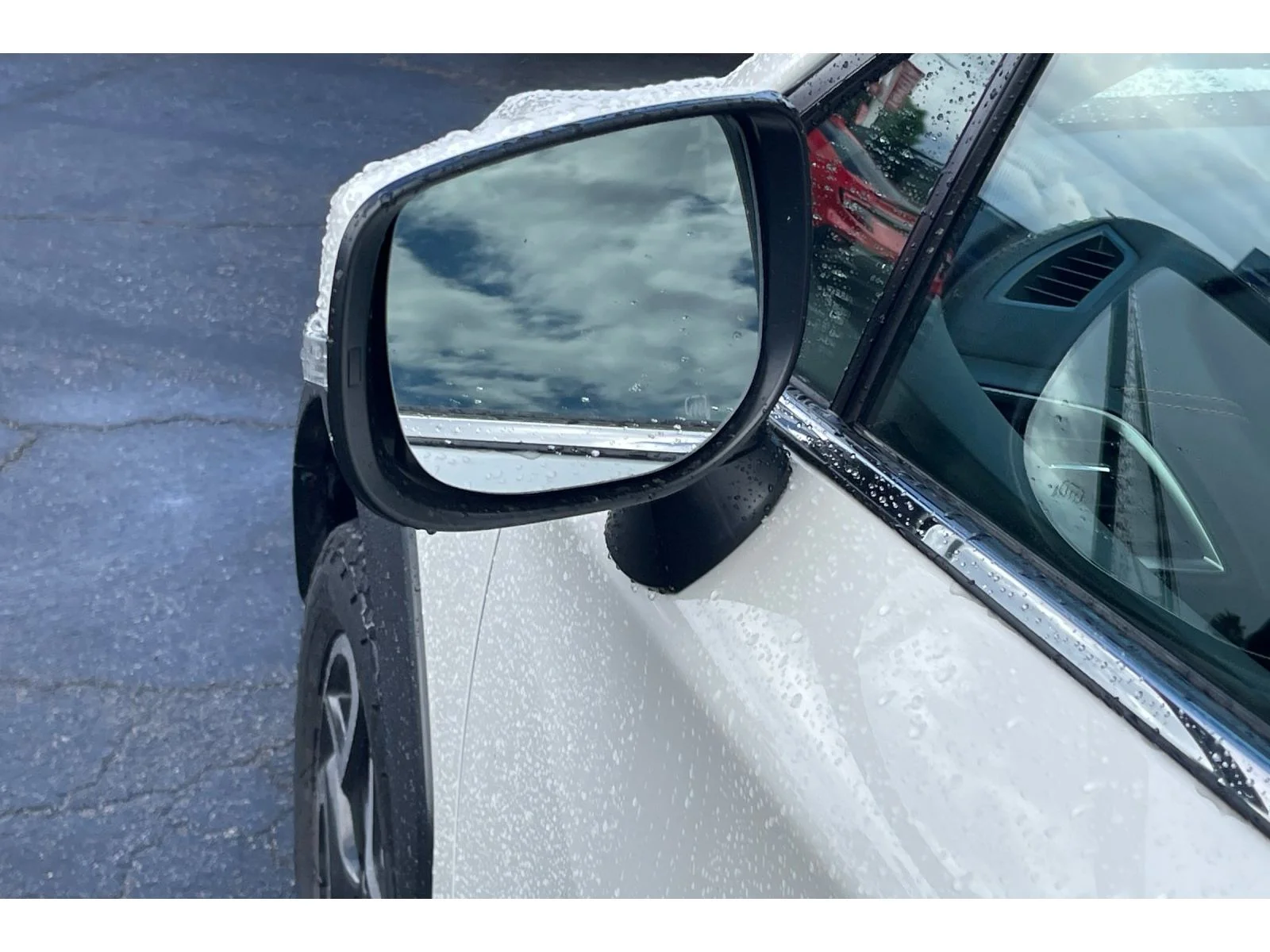 Used 2018 Crystal White Pearl Subaru Limited image 11