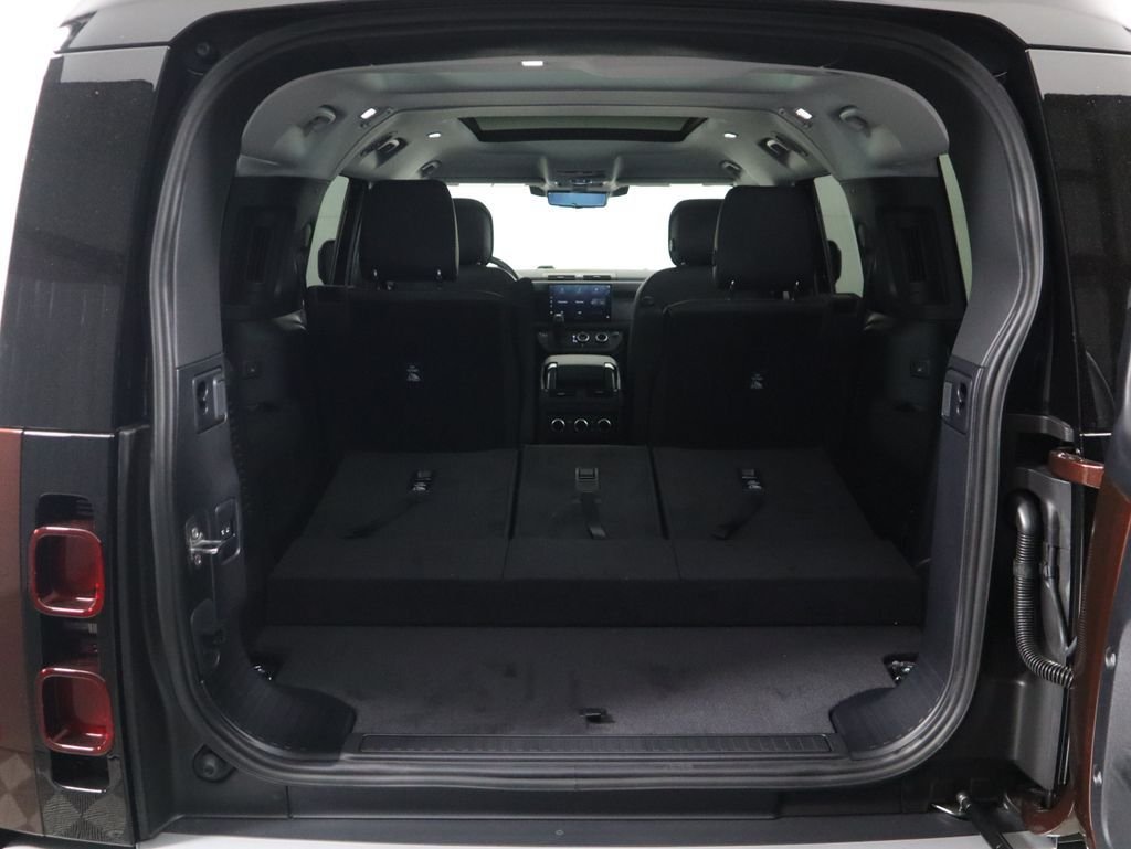 2025 Land Rover Defender S - Photo 30