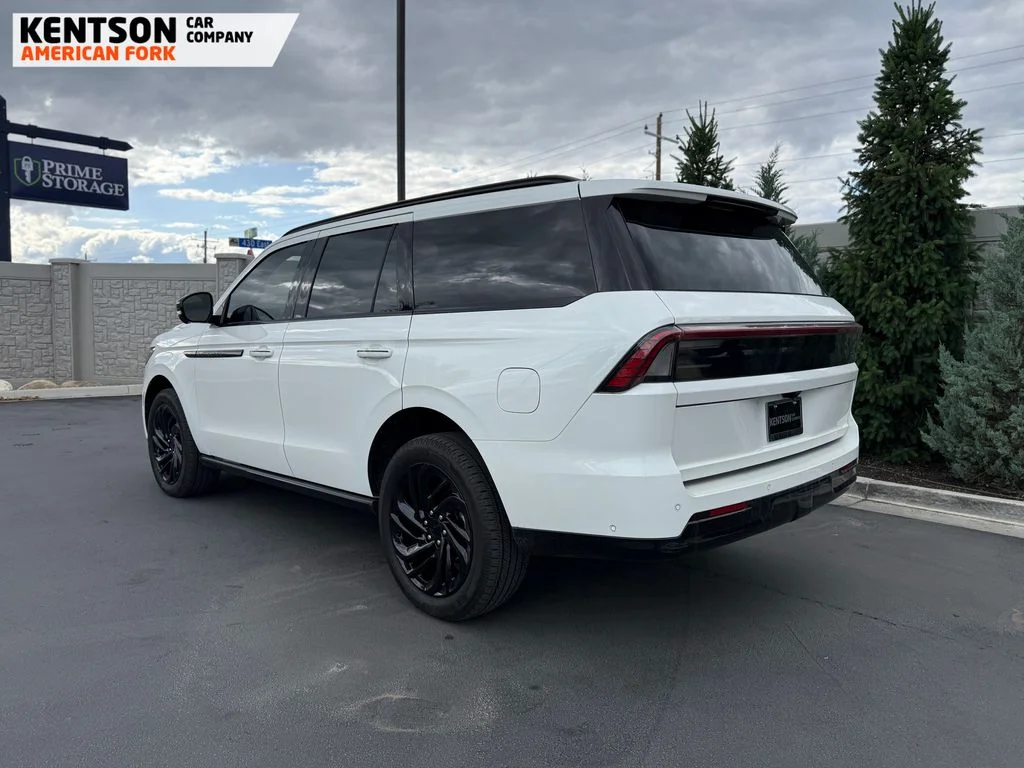 Used 2025 White Lincoln Reserve image 5