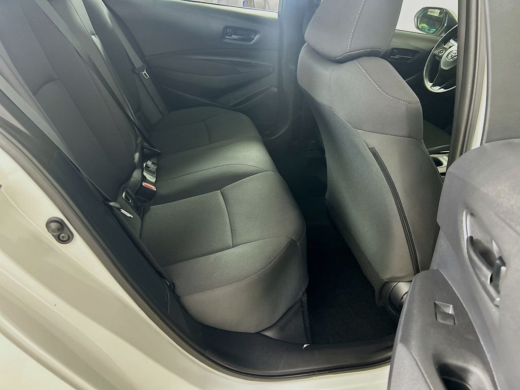 Used 2022 White Toyota LE image 25