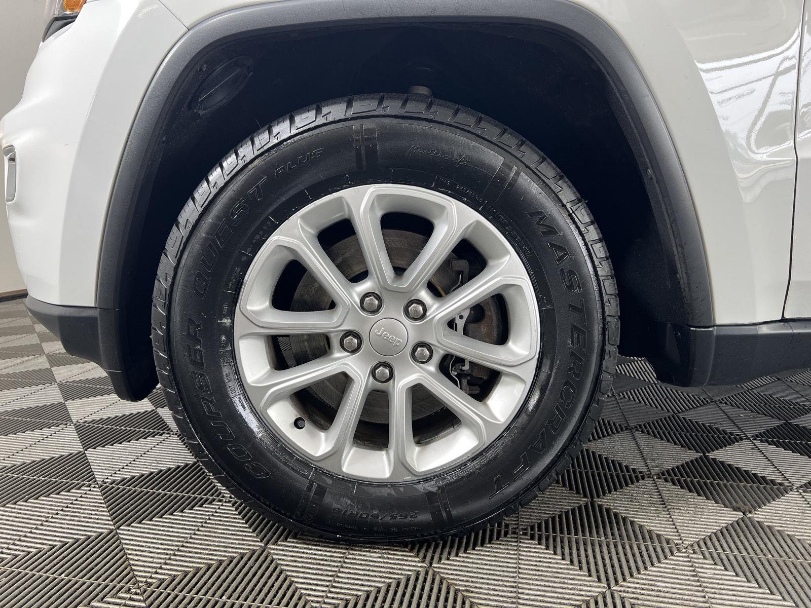 Used 2021 Bright White Clearcoat Jeep Laredo X image 9