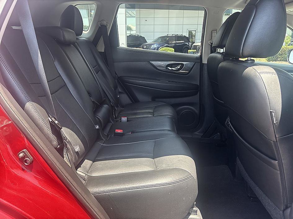 Used 2016 Cayenne Red Nissan SL image 20