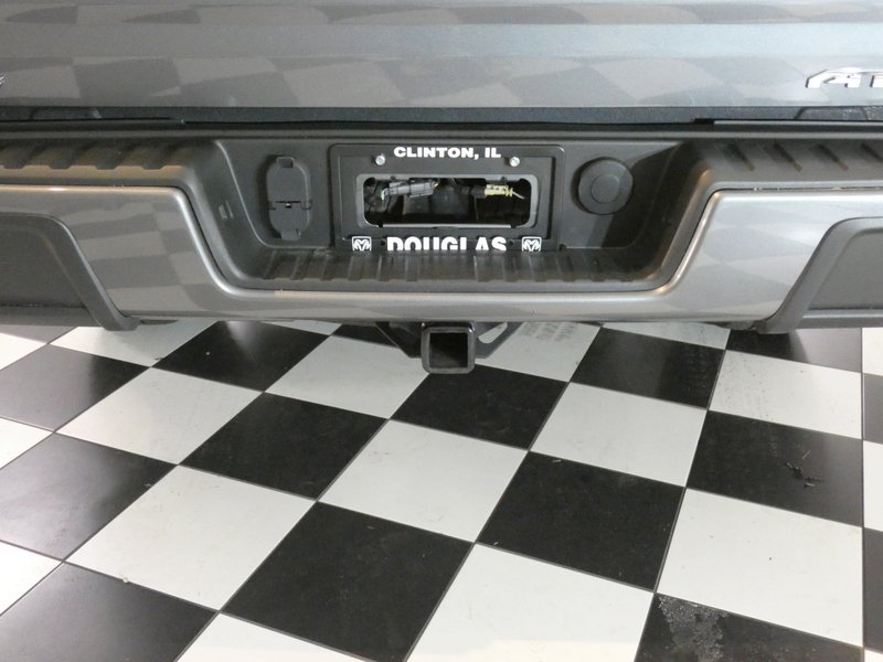Used 2022 GRAY GMC 4WD Crew Cab 128" AT4 w/Cloth image 6