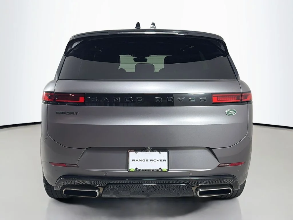 Used 2023 Fuji White Land Rover SE Dynamic image 6