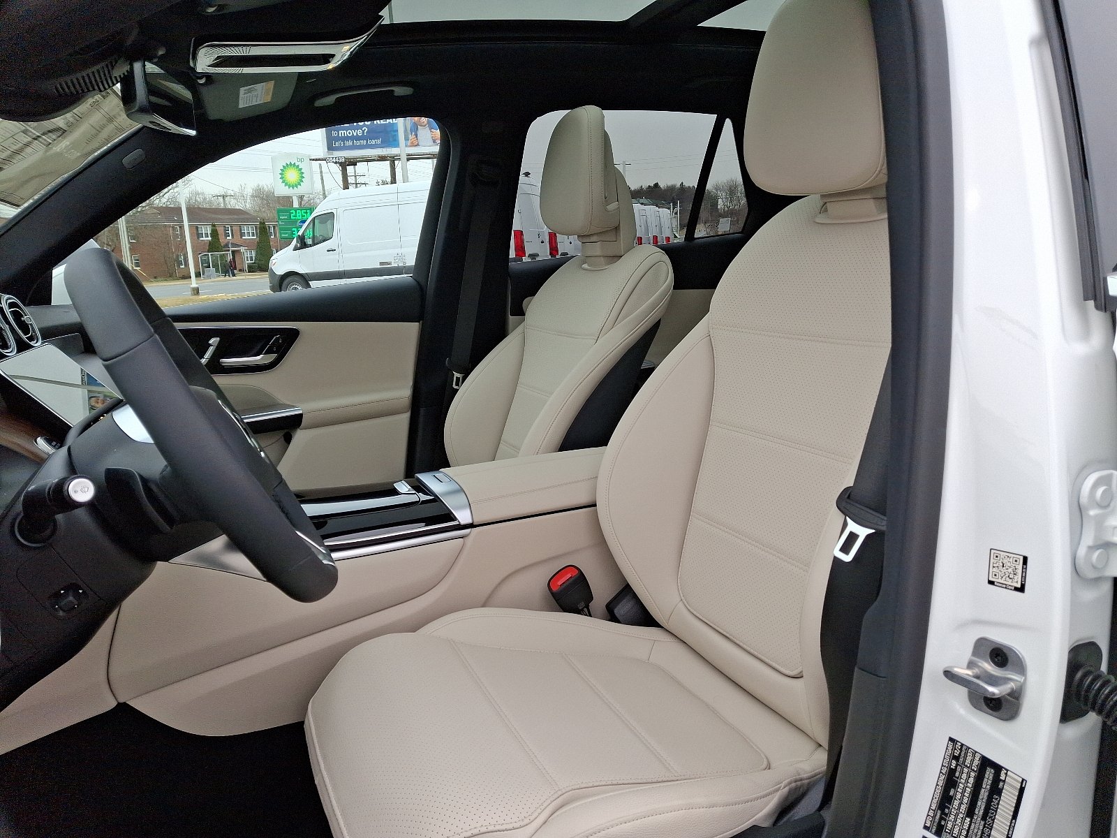 2025 Mercedes-Benz GLC Base - Photo 9