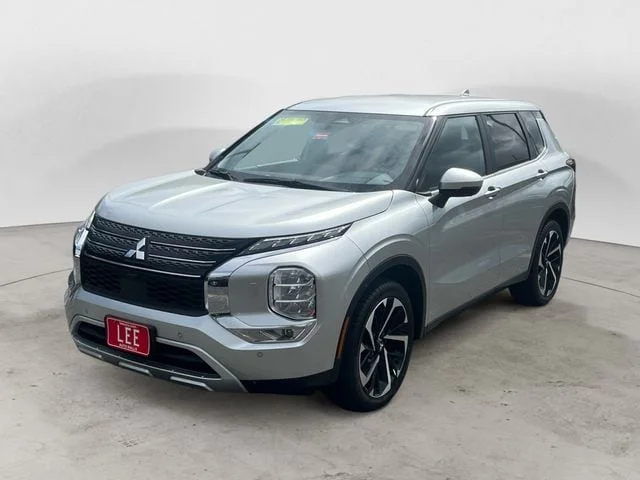 Used 2024 Silver Mitsubishi SE Black Edition image 1