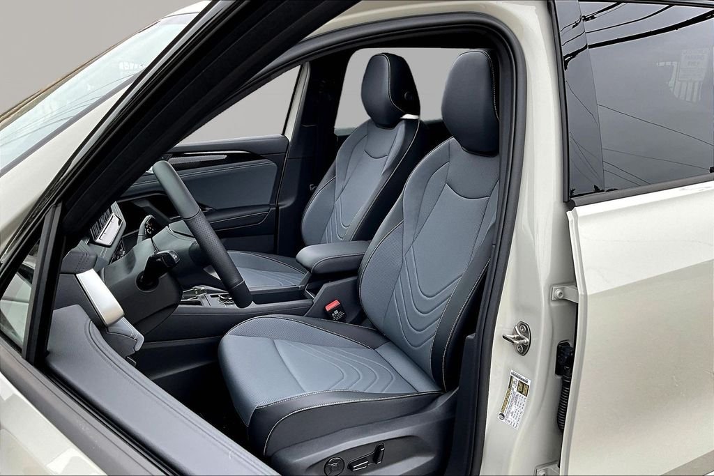 New 2026 Beige Volkswagen 2.0T SE R-Line Black image 22