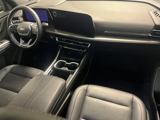 Used 2025 Mosaic Black Metallic Chevrolet LT image 18