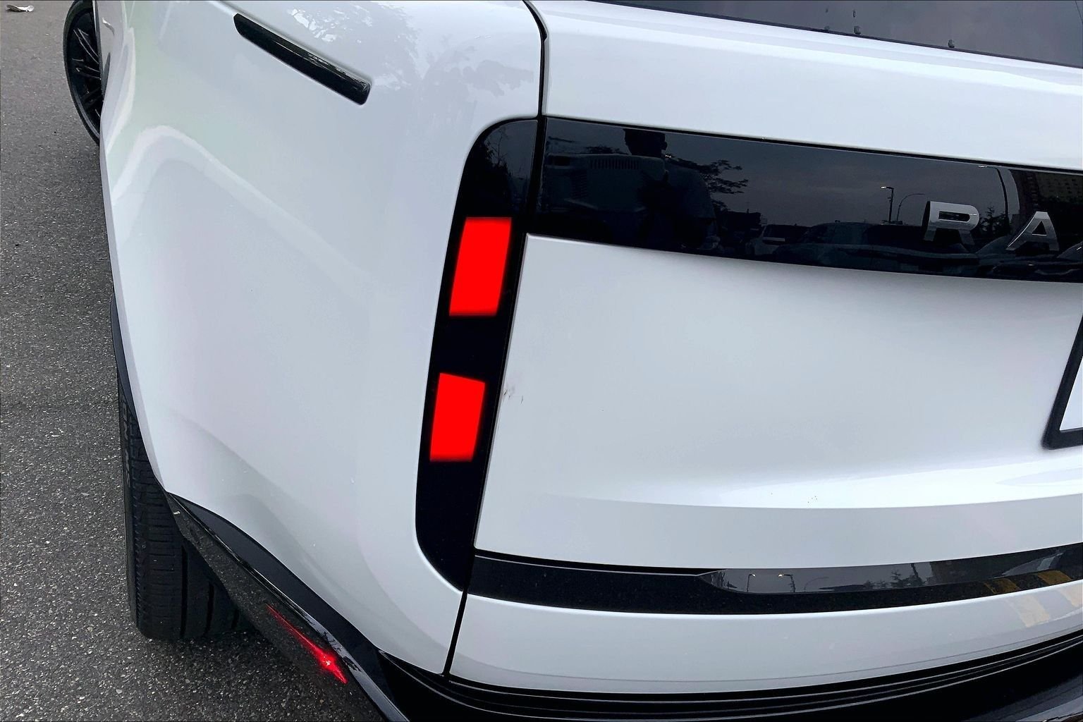 New 2026 Fuji White Land Rover SE 7 Seats image 14