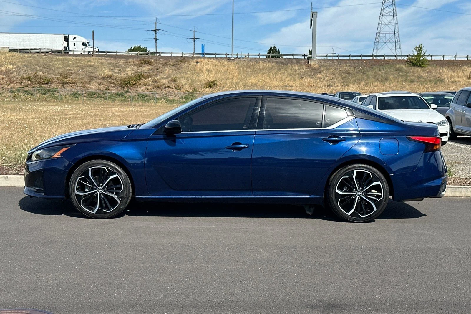 Used 2023 Blue Nissan 2.5 SR image 6