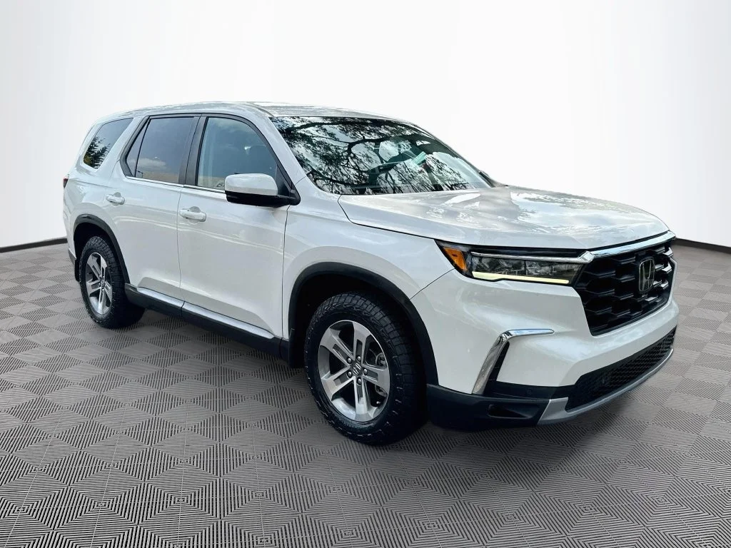Used 2024  Honda EX-L image 4