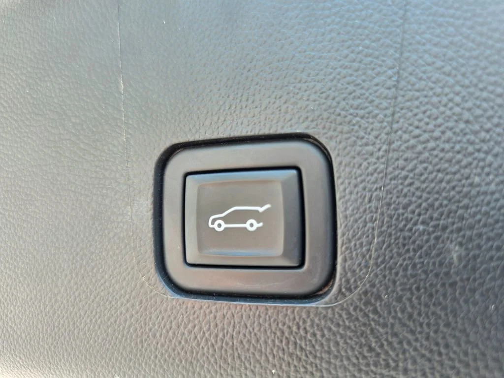 Used 2023 Iridescent Pearl Tricoat Chevrolet LT Leather image 37