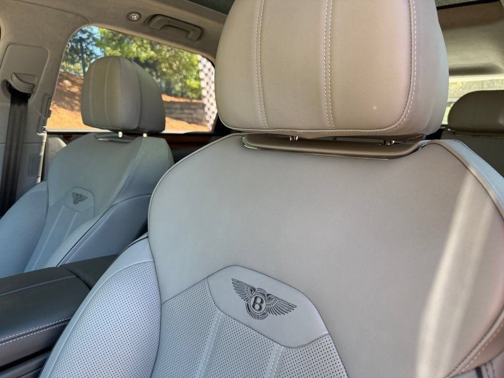 Used 2025 Gravity Gray Bentley Azure image 32