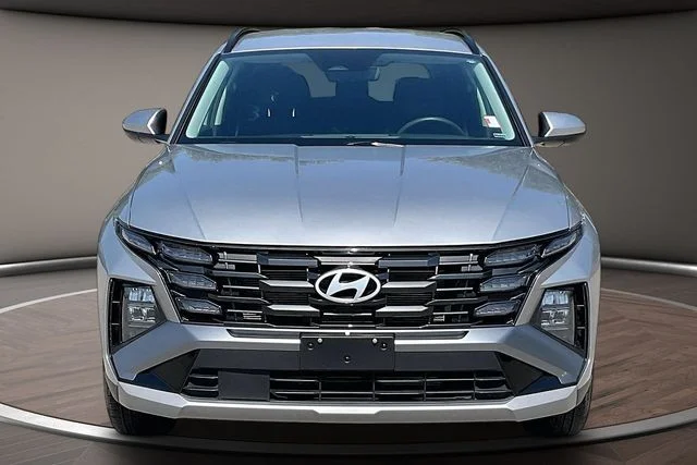 Used 2025 Silver Hyundai SEL image 3