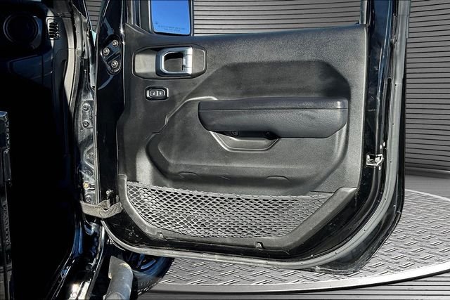 Used 2022 Black Jeep Altitude image 29