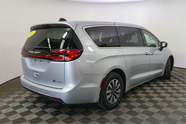 Used 2023 Silver Chrysler Touring L image 13