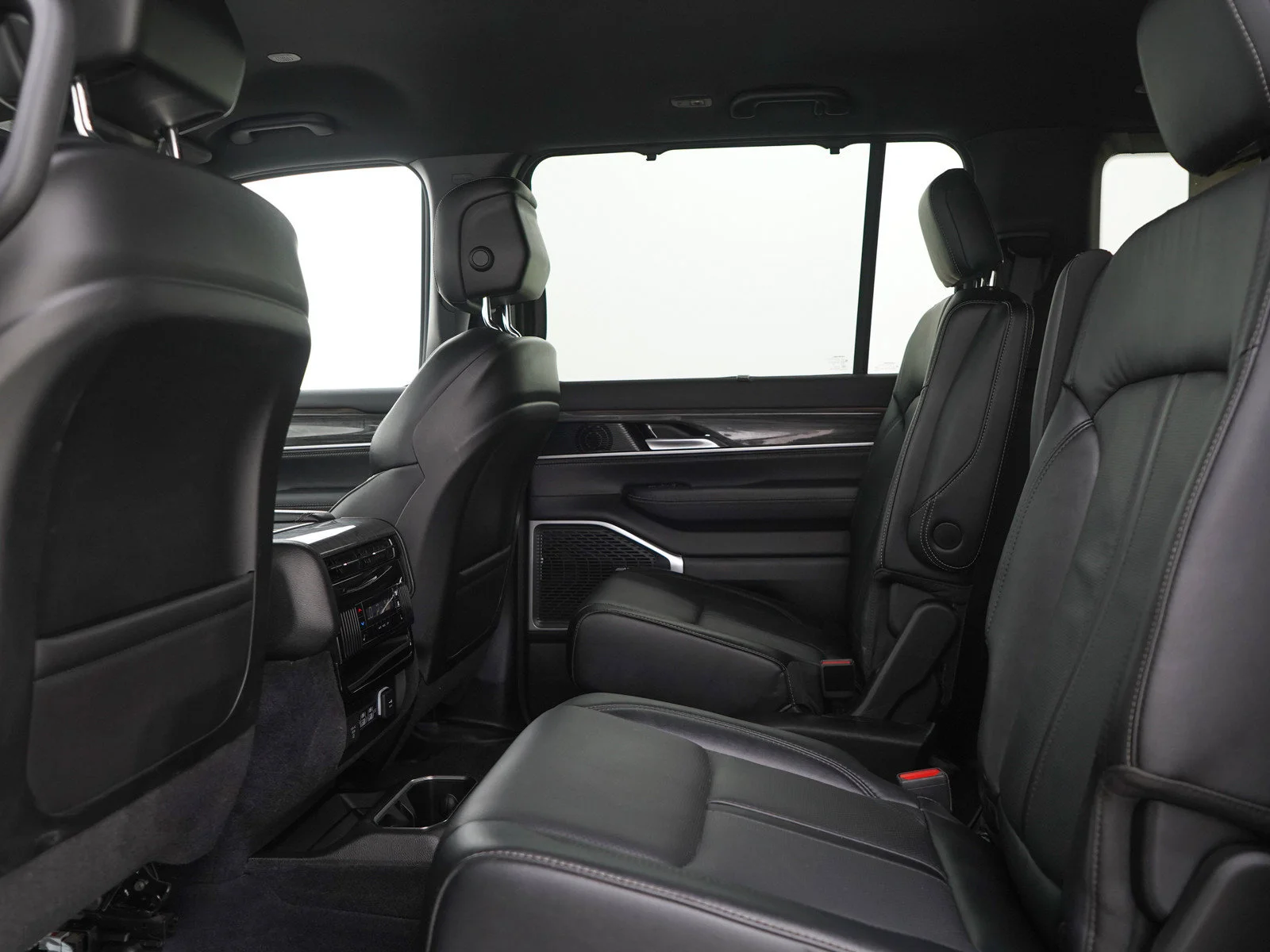 Used 2022 Velvet Red Pearlcoat Jeep Series III image 20