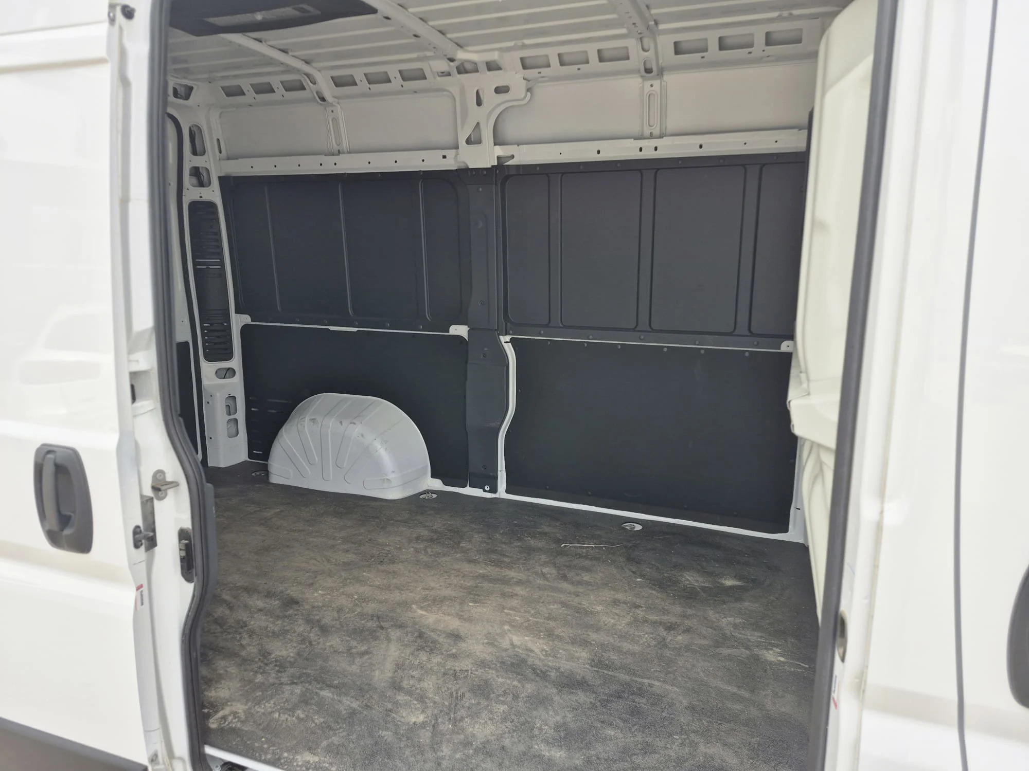 Certified Used 2025 White Ram Tradesmen*Full Size | 136in WB | ONLY 1542 km! | Lthr Seats | Adaptive Cruise | Cross-Wind Assist image 10