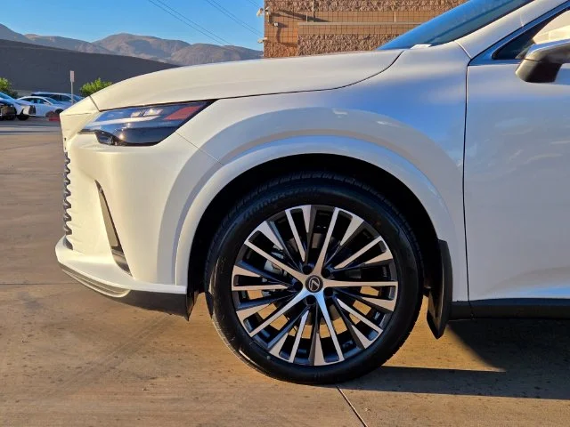 New 2026 Eminent White Pearl Lexus PREMIUM PLUS image 5