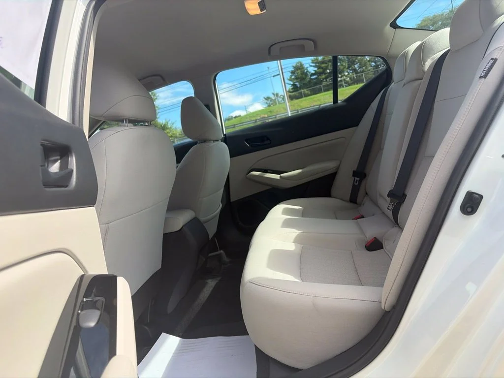 Used 2023 White Nissan 2.5 SV image 21