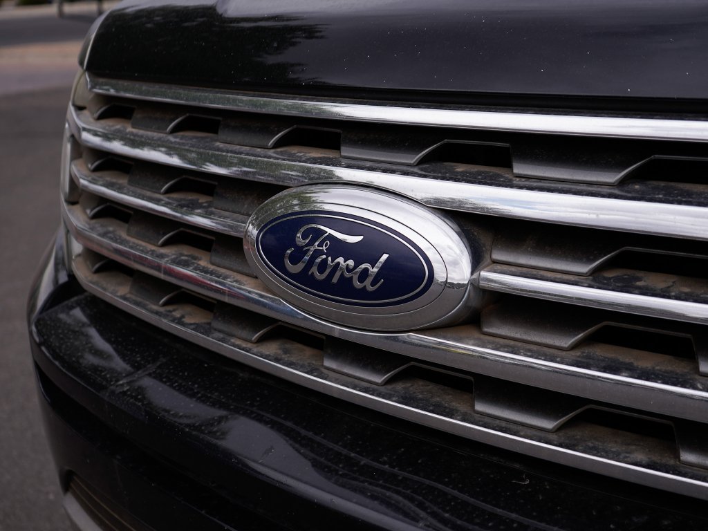 Used 2019 Agate Black Metallic Ford XLT image 3
