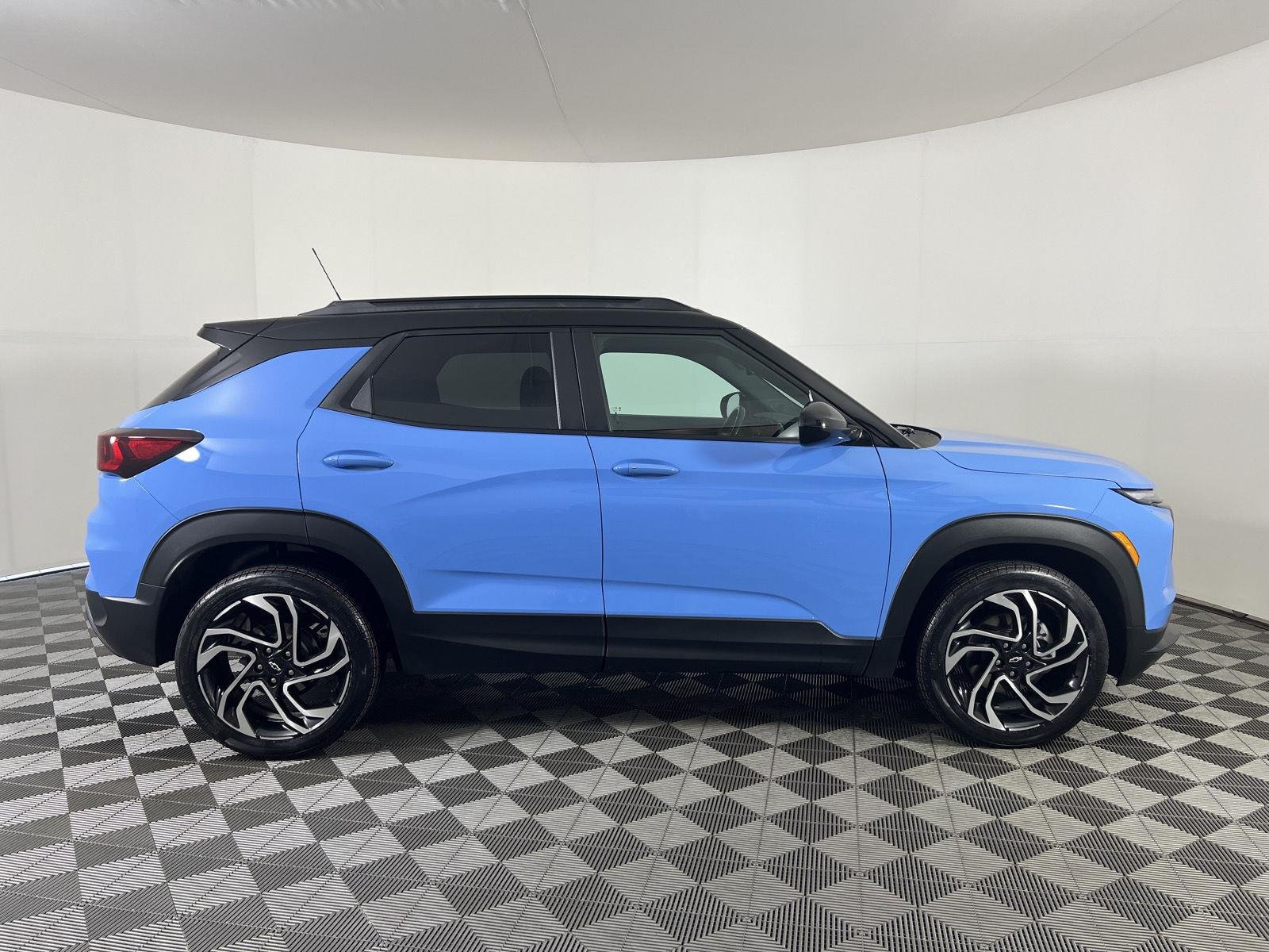 Used 2024 Fountain Blue Chevrolet RS image 23