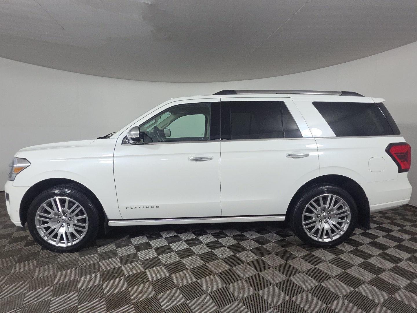 Used 2024 Star White Metallic Tri-Coat Ford Platinum image 4