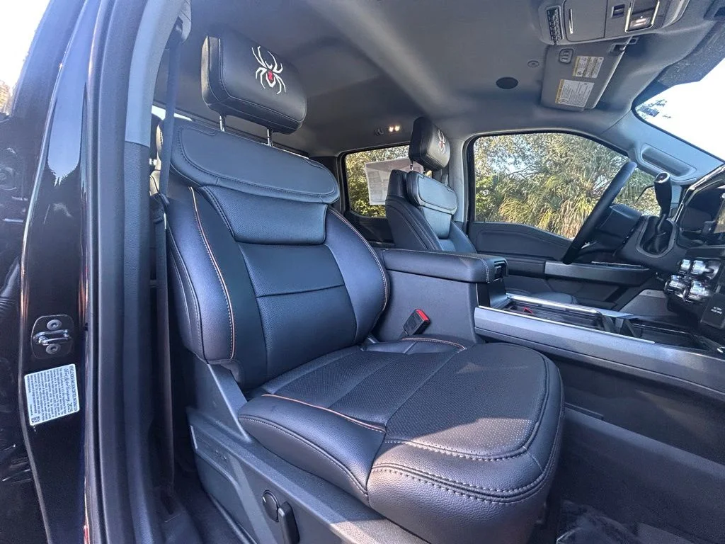 2025 Ford F-350 Super Duty Lariat - Photo 28