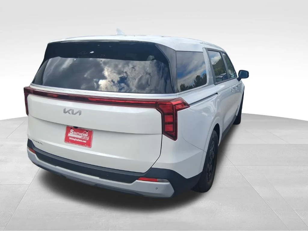 Used 2026 White Kia LXS image 6