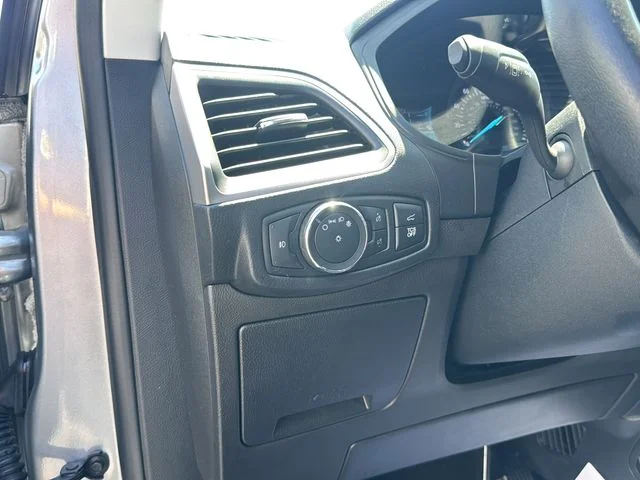 Used 2022 Silver Ford SEL image 28