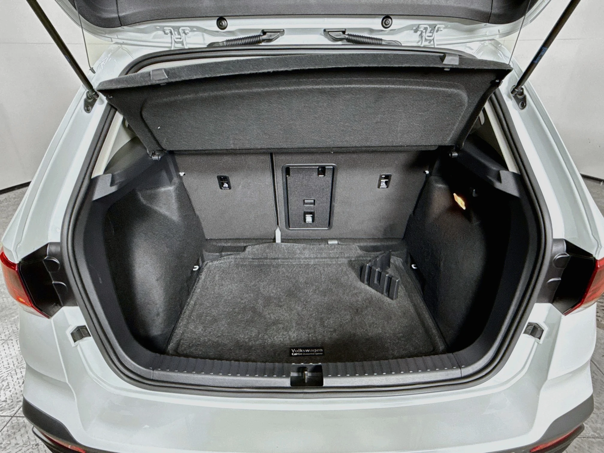 Used 2022 Pure White Volkswagen S image 23