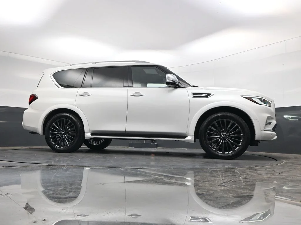 Used 2023 White INFINITI Sensory image 44