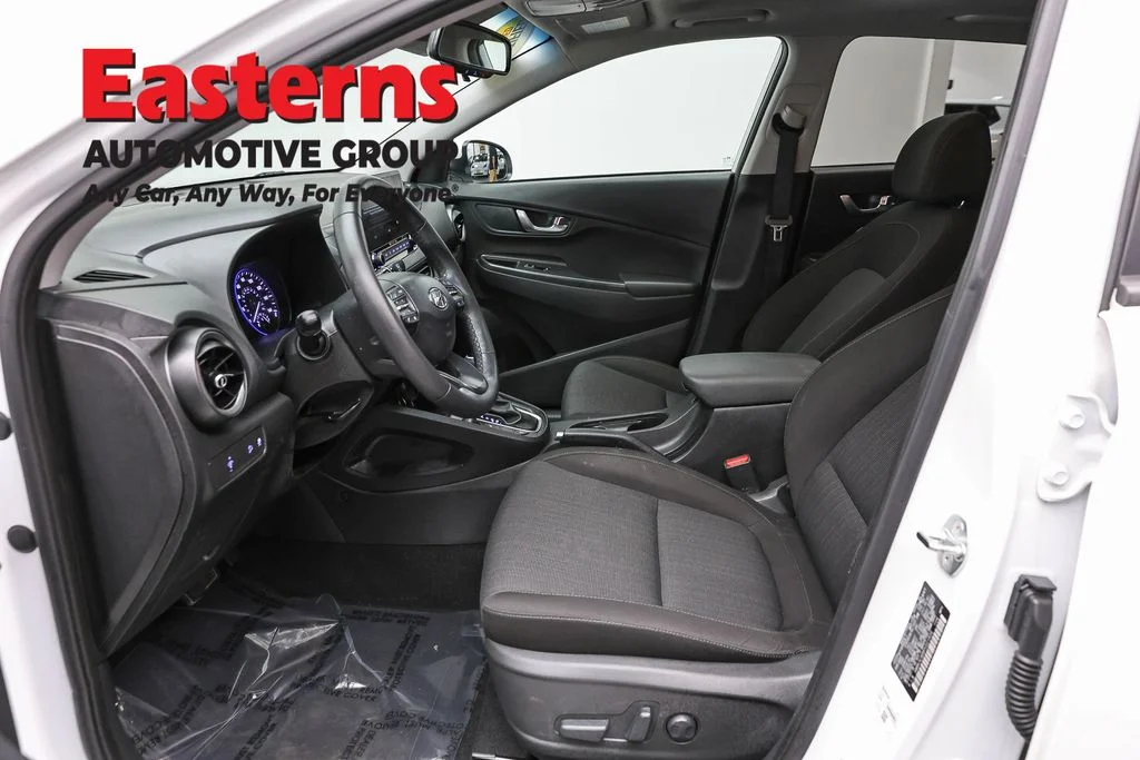 Used 2023 White Hyundai SEL image 14