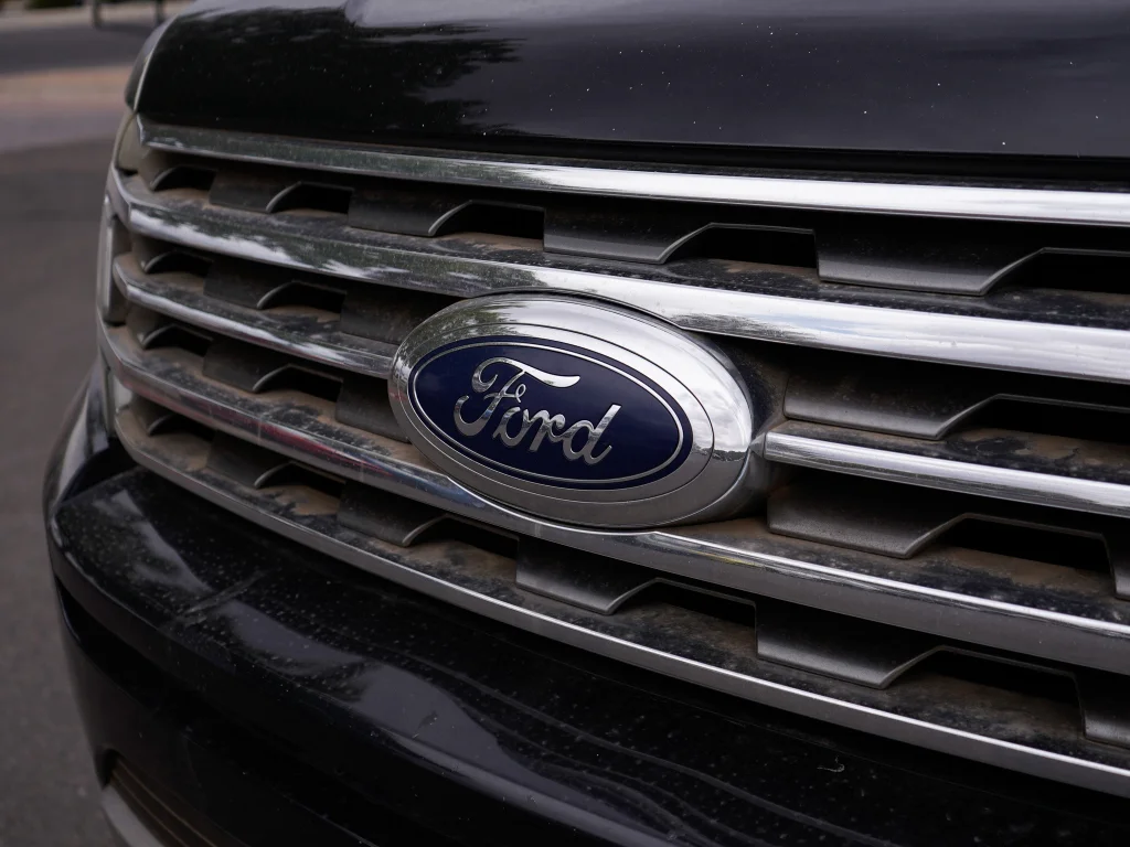 Used 2019 Agate Black Metallic Ford XLT image 3