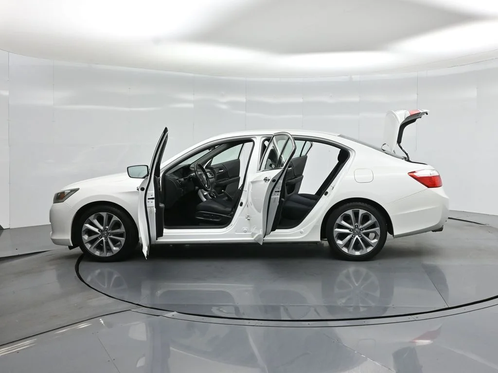 Used 2013  Honda Sport image 30