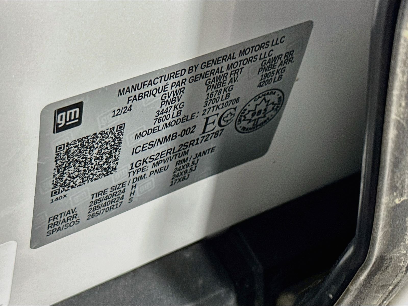 Used 2025 White GMC Denali Ultimate image 37