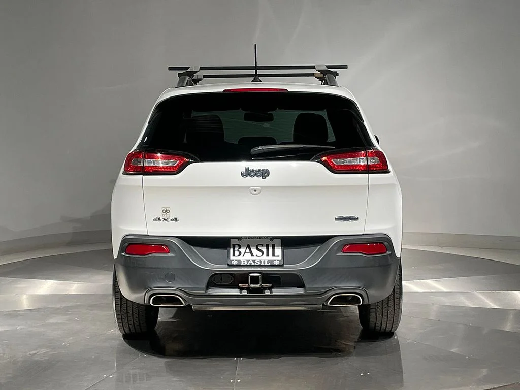 Used 2017 White Jeep Latitude image 12